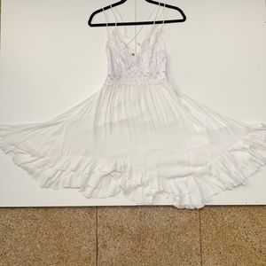 NEW 🥰 Free People white ruffled summer mini dress